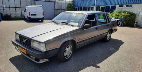 Volvo 740 met Chevy V8
